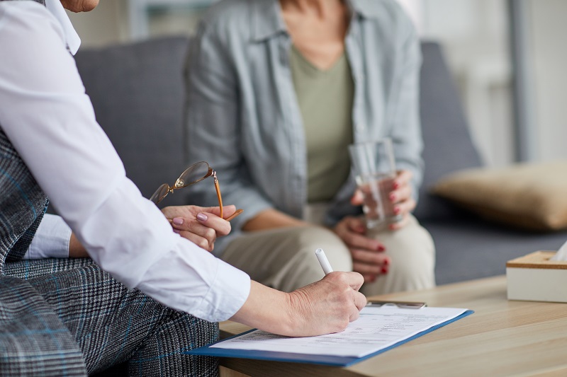 Psycholog, psychoterapeuta, psychiatra? Gdzie szukać pomocy?